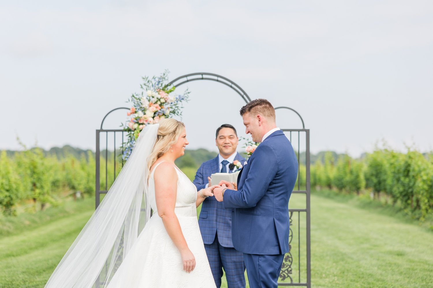 saltwater-farm-vineyard-wedding-stonington-connecticut-photographer-shaina-lee-photography