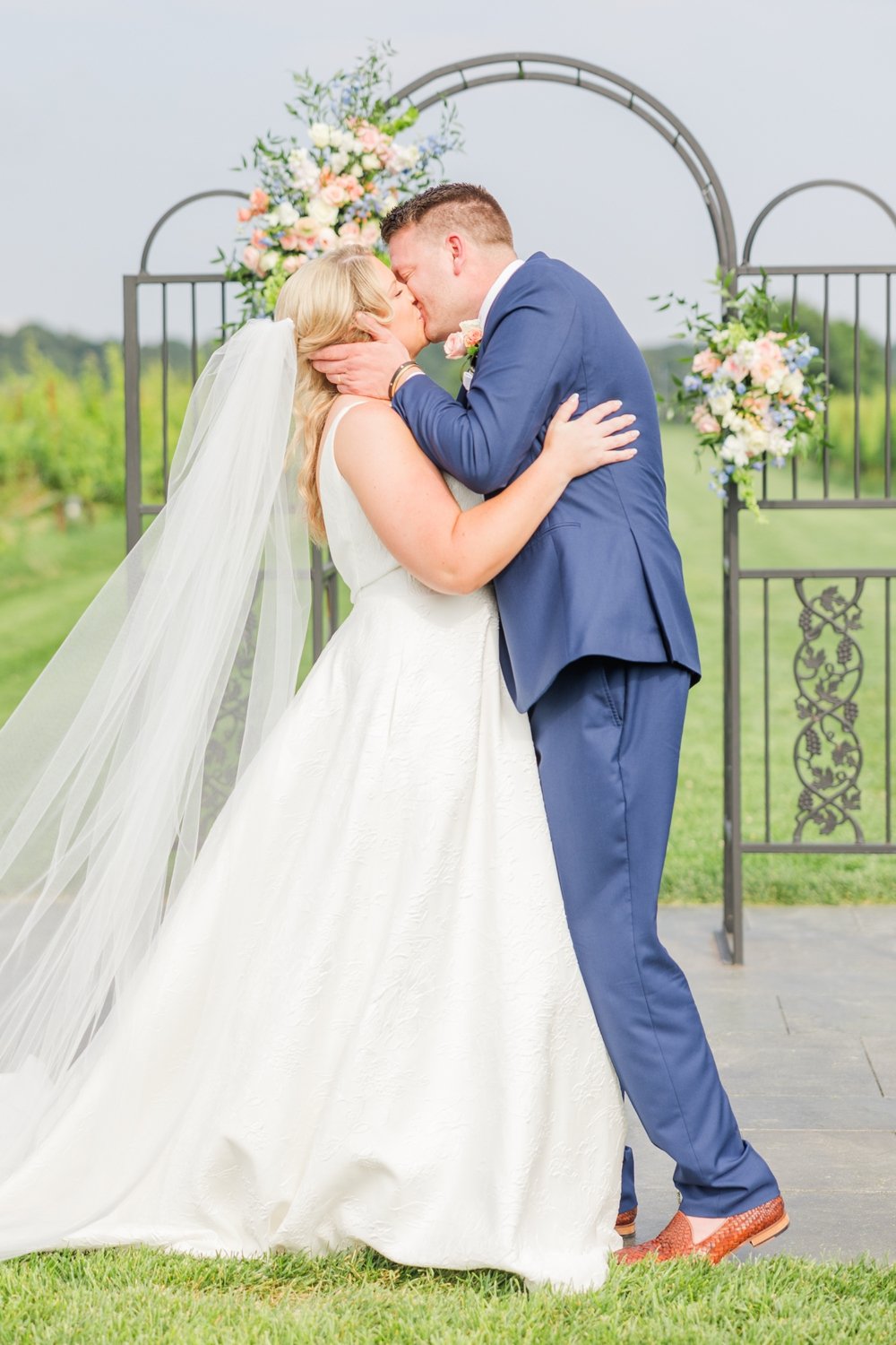 saltwater-farm-vineyard-wedding-stonington-connecticut-photographer-shaina-lee-photography