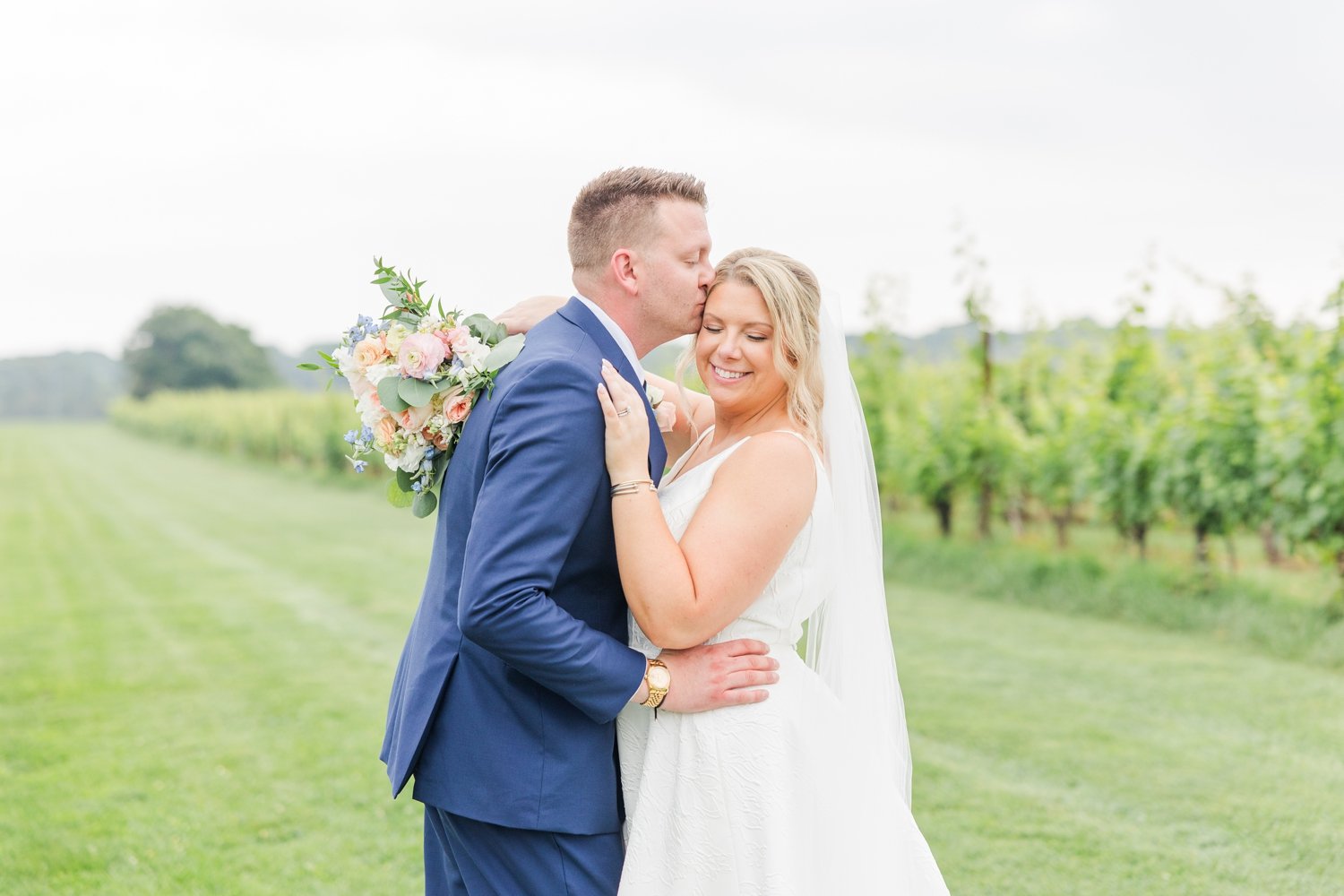 saltwater-farm-vineyard-wedding-stonington-connecticut-photographer-shaina-lee-photography