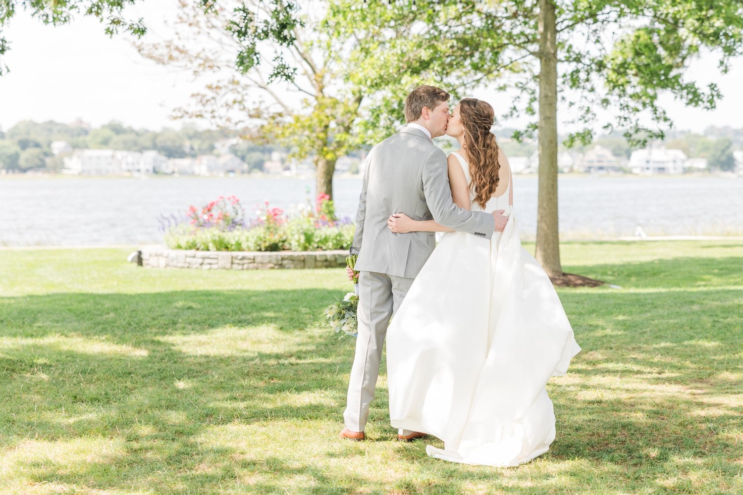 hydrangea-inspired-coastal-summer-wedding-norwalk-connecticut-photographer-shaina-lee-photography