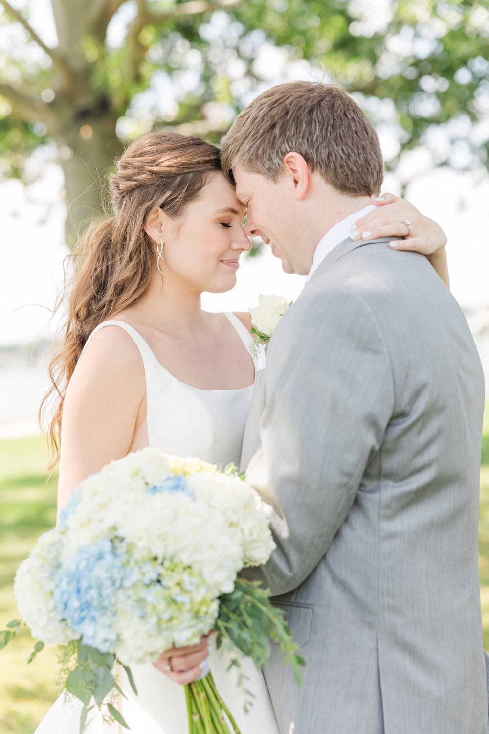 hydrangea-inspired-coastal-summer-wedding-norwalk-connecticut-photographer-shaina-lee-photography