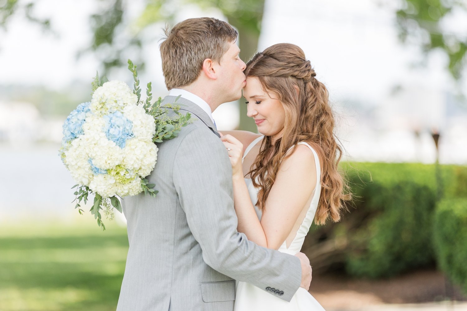 hydrangea-inspired-coastal-summer-wedding-norwalk-connecticut-photographer-shaina-lee-photography