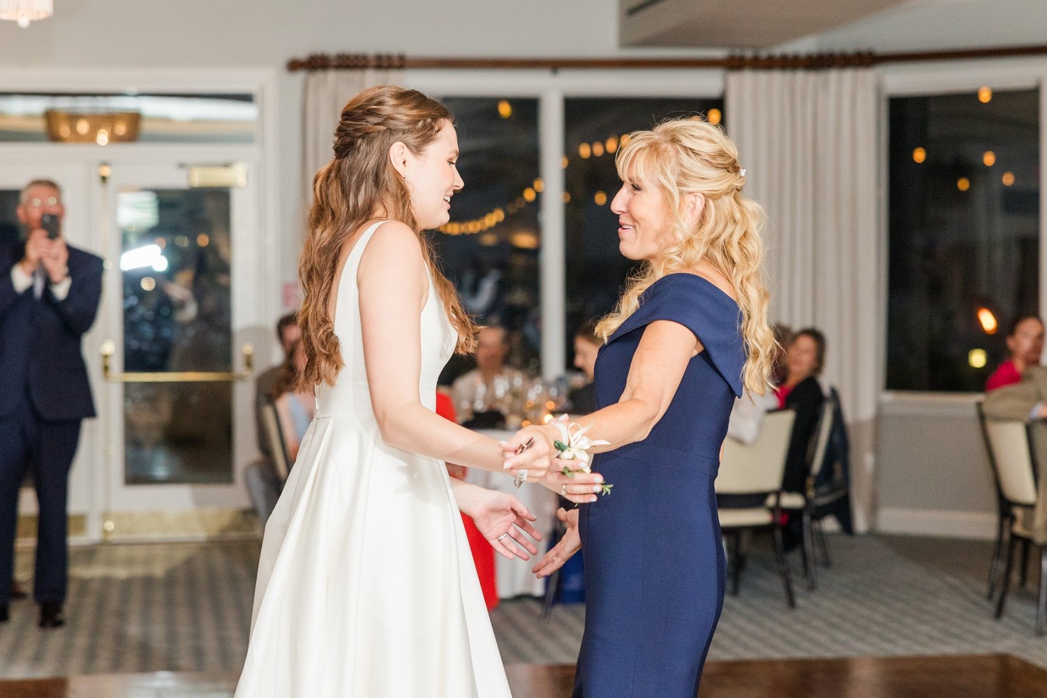 hydrangea-inspired-coastal-summer-wedding-norwalk-connecticut-photographer-shaina-lee-photography