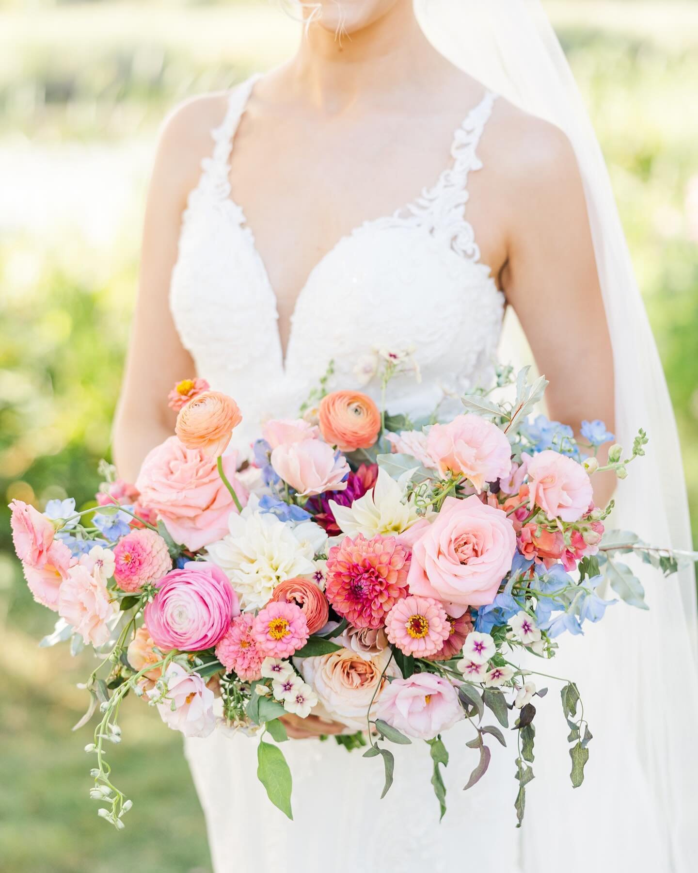 Bringing back this colorful and lush bouquet from a summer 2022 wedding &mdash; it&rsquo;s still one of my favorites!⁠
⁠
Venue: @florencegriswoldmuseum⁠
Florals: @stemsflowerdesign⁠
Hair: @jennagiannihair ⁠
Makeup: @faceforwardbyem⁠
Gown: @essenseofa
