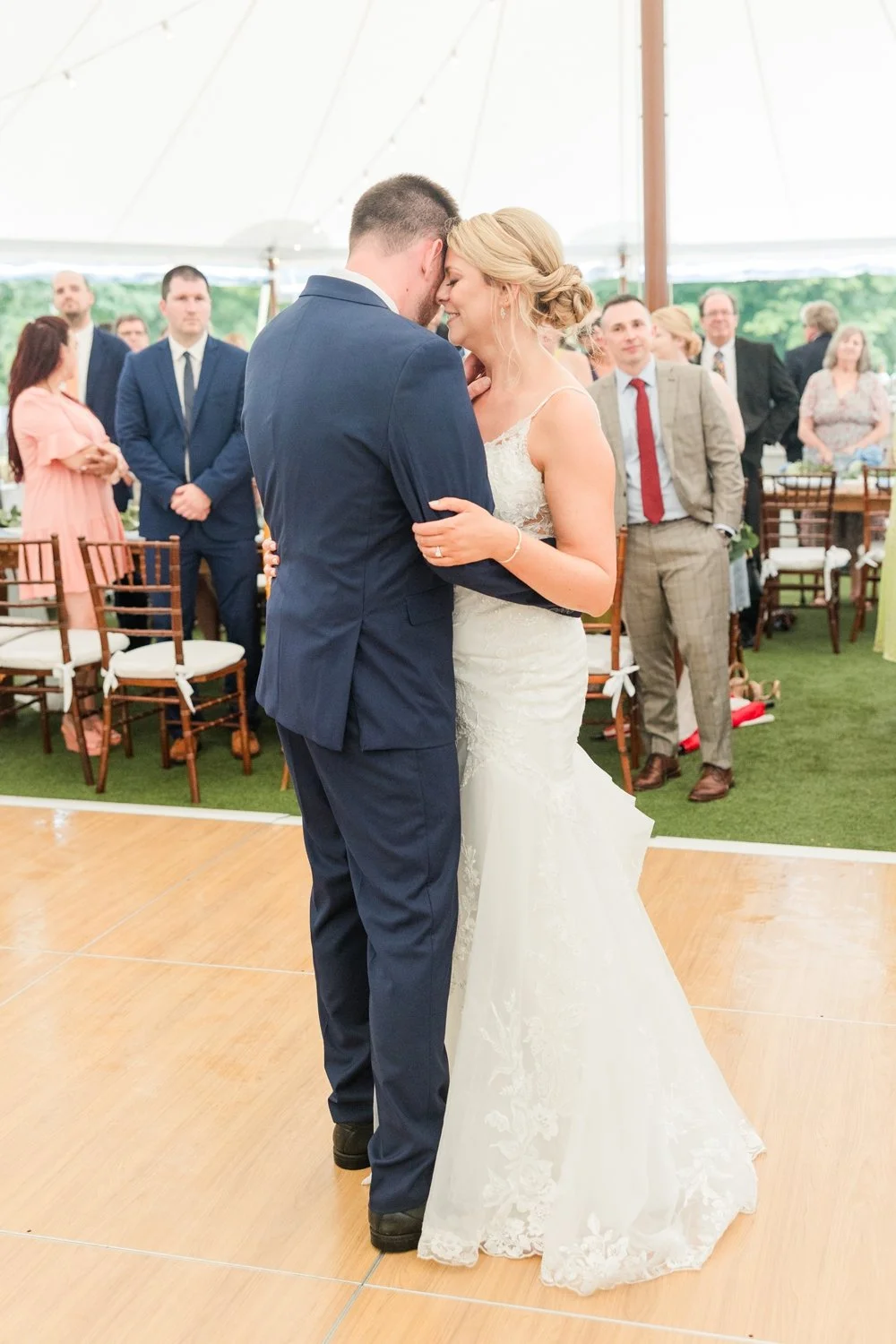 elegant-tented-wedding-smith-farm-gardens-east-haddam-connecticut-photographer-shaina-lee-photography