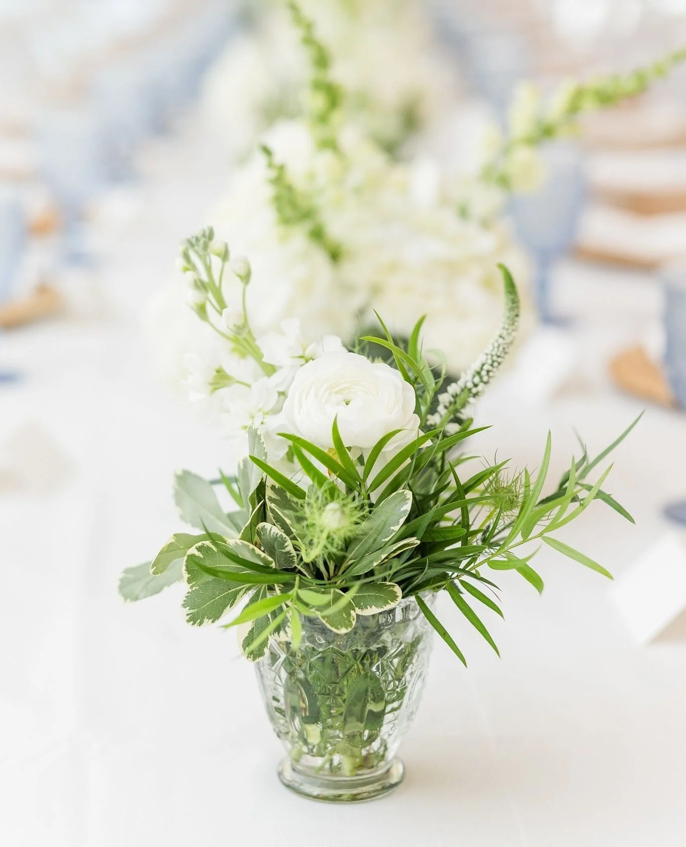 Every detail of this summer wedding day was thoughtfully planned to reflect Catie and Riley&rsquo;s personal taste while also embracing the style of this historical venue.  Swipe through to see more!⁠
⁠
Venue: @burrmansion⁠
Wedding Planner: @rosehill