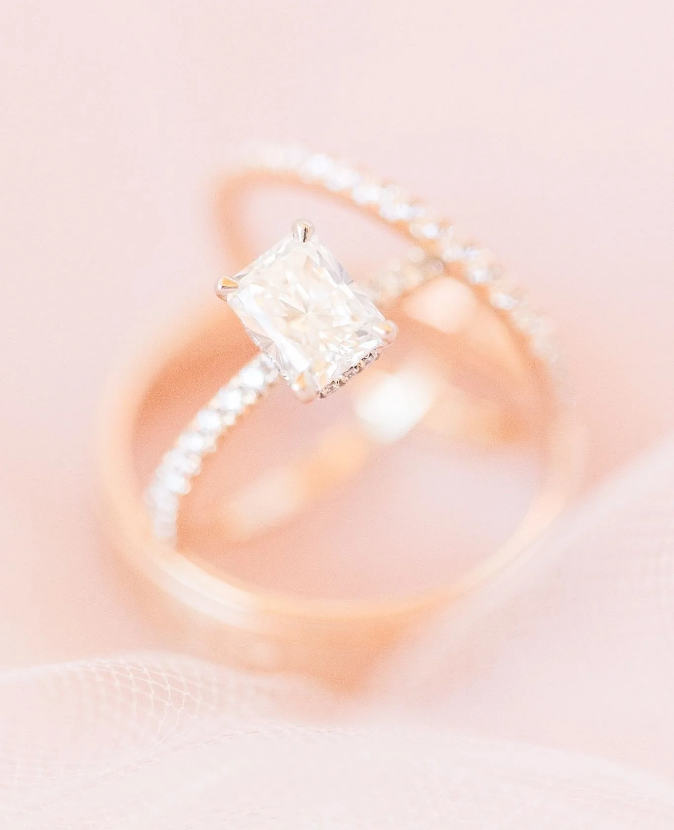 The most elegant, feminine details for a stunningly timeless bride. ⁠✨⁠
⁠
Venue: @greatriverweddings⁠
Photography: @shainaleephoto &amp; @arturodiaz.slp⁠
Florals: Jody Deluca⁠
Hair: @hairbytorikiernan⁠
Makeup: @lauramelissamakeupandhair⁠
Bride&rsquo;