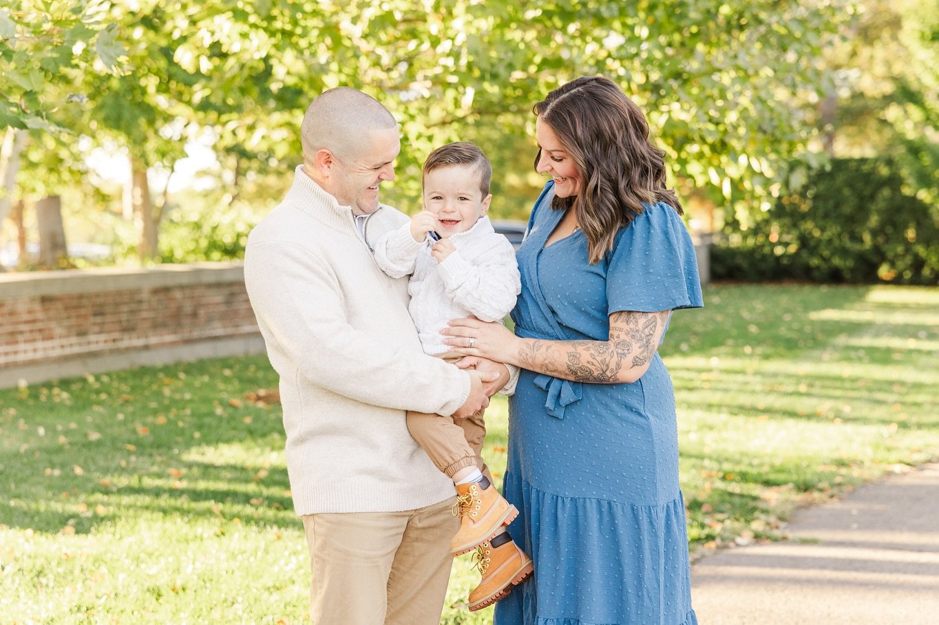 Want some pro tips and tricks for getting your kids to smile during your family photo session?  I&rsquo;m sharing a few of my favorites below! 👇⁠
⁠
1️⃣ Make sure your child is well-rested before your session!  As adults, we&rsquo;re cranky if we don