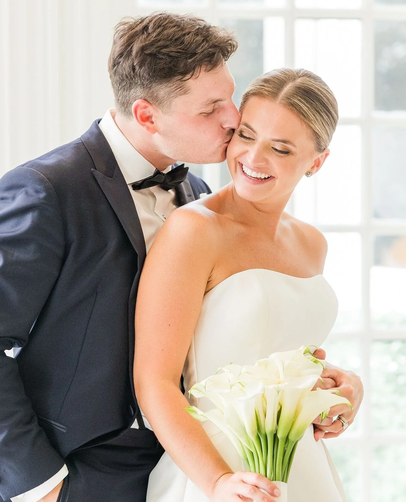 A couple of my favorite moments from Juliana and Nick&rsquo;s dreamy estate wedding this summer. ✨⁠
⁠
CT Wedding Photographer | Connecticut Wedding | NY Wedding Photographer⁠
⁠
Venue: @themansionatglencove⁠
Photography: @shainaleephoto &amp; @arturod