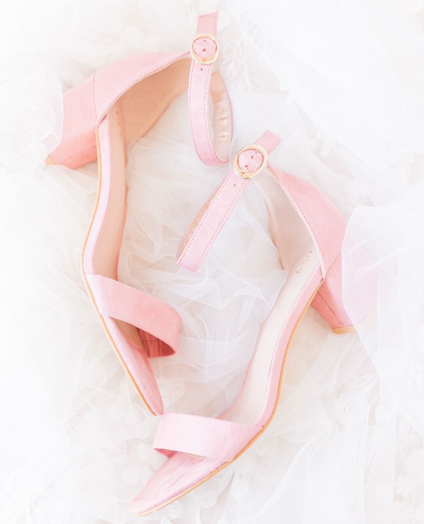 Colorful bridal details are where personality meets timeless beauty!  A vibrant pair of heels, a bold bouquet, and a hand-painted fan; these little touches were fresh, fun, and completely Sam&rsquo;s style.  Classic will always be classic, but a litt