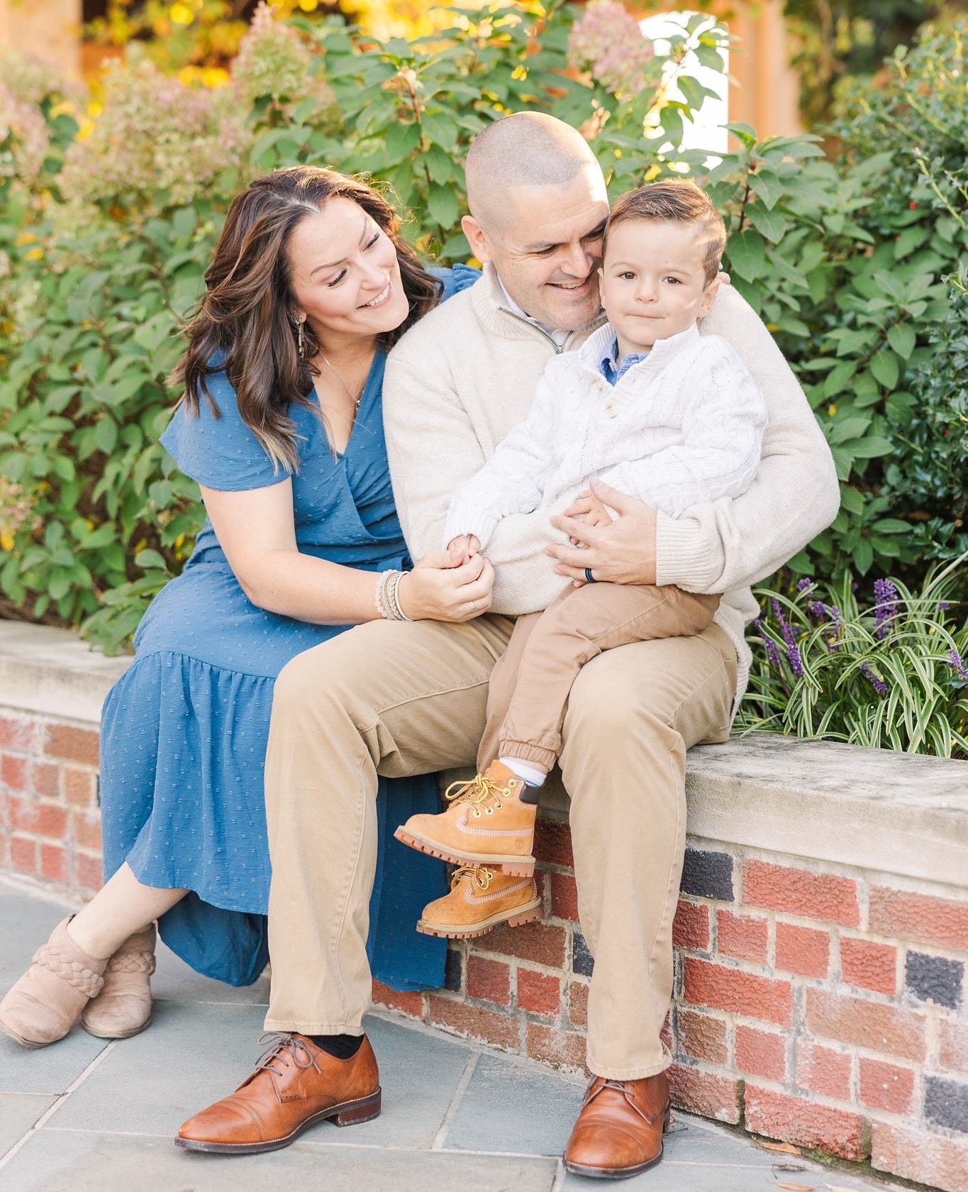 Have you booked your 2026 family session yet?  In case you missed it, I opened my portrait session calendar last month, and dates are already being snatched up.⁠
⁠
My calendar fills up quickly each year, especially during popular seasons like summer 