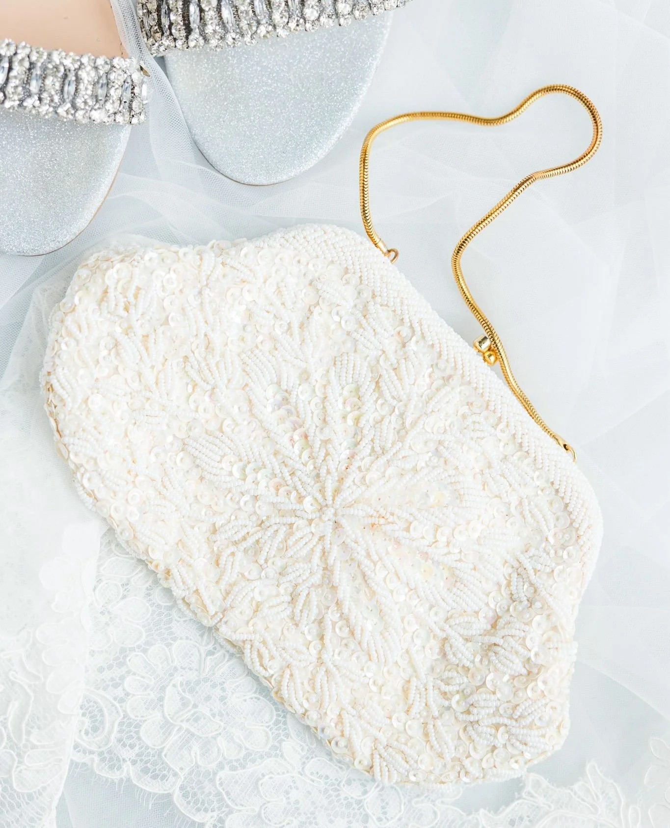 Family heirlooms are a beautiful way to work in some gorgeous accessories into your wedding style.  Swipe to see more of Jackie&rsquo;s beautiful bridal details! ⁠
⁠
Venue: @whitbycastle ⁠
Photography: @shainaleephoto &amp; @arturodiaz.slp⁠
.⁠
.⁠
.⁠
