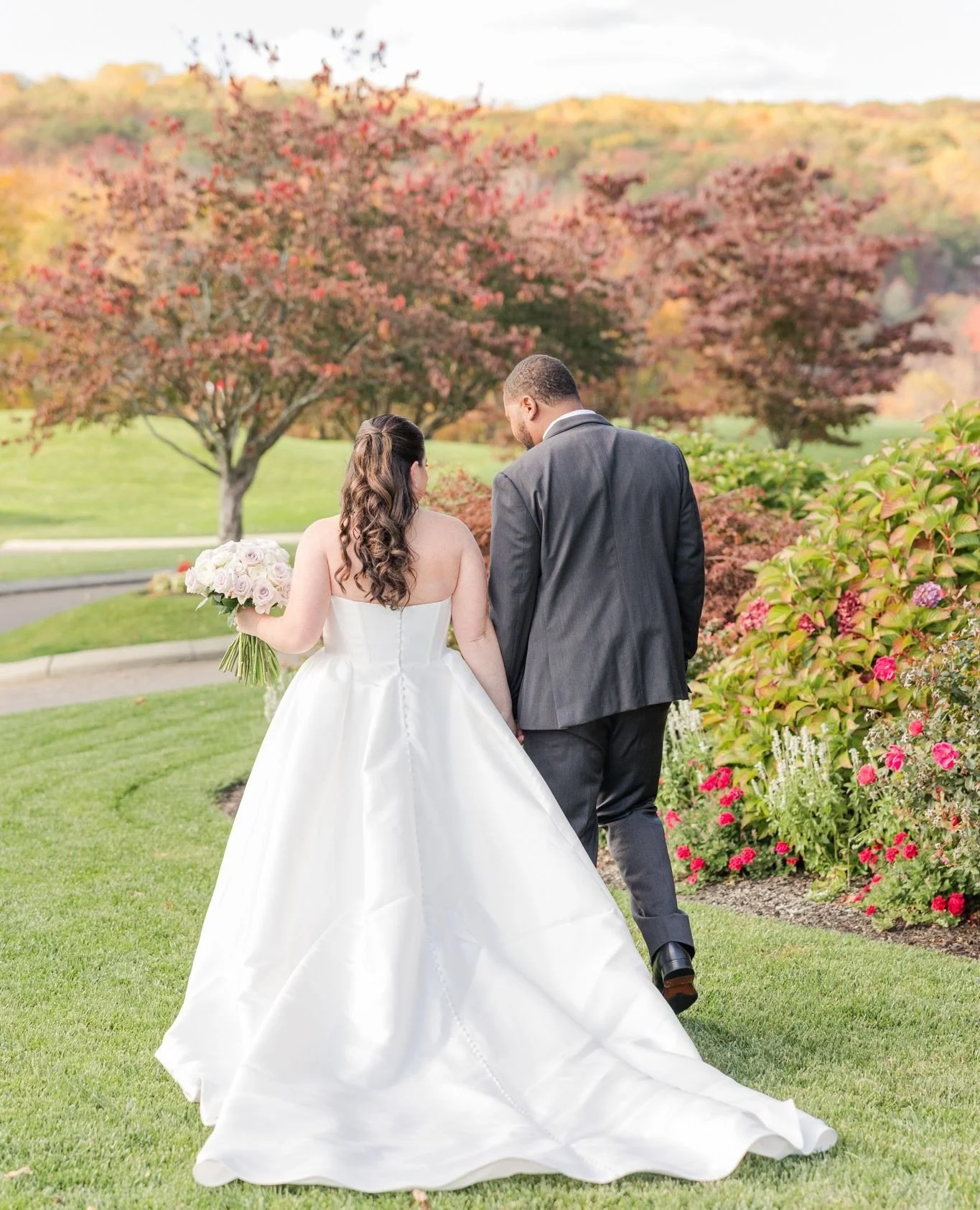 A First Look isn&rsquo;t about rewriting tradition, it&rsquo;s about choosing intention.

A quiet pause in the middle of it all.

Private. Emotional. Completely yours.

It also creates space for what matters most:
&bull; Portraits in the most beautif