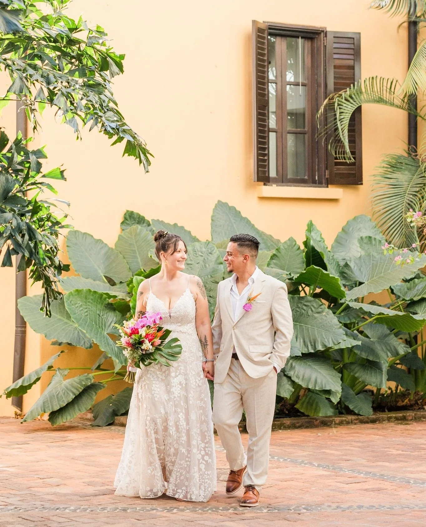 I&rsquo;m still reminiscing about this colorful destination wedding we photographed in Costa Rica earlier this year.  When Sam told me about the wedding that she and Miguel were planning in Las Catalinas, I knew I&rsquo;d love it there!  The European