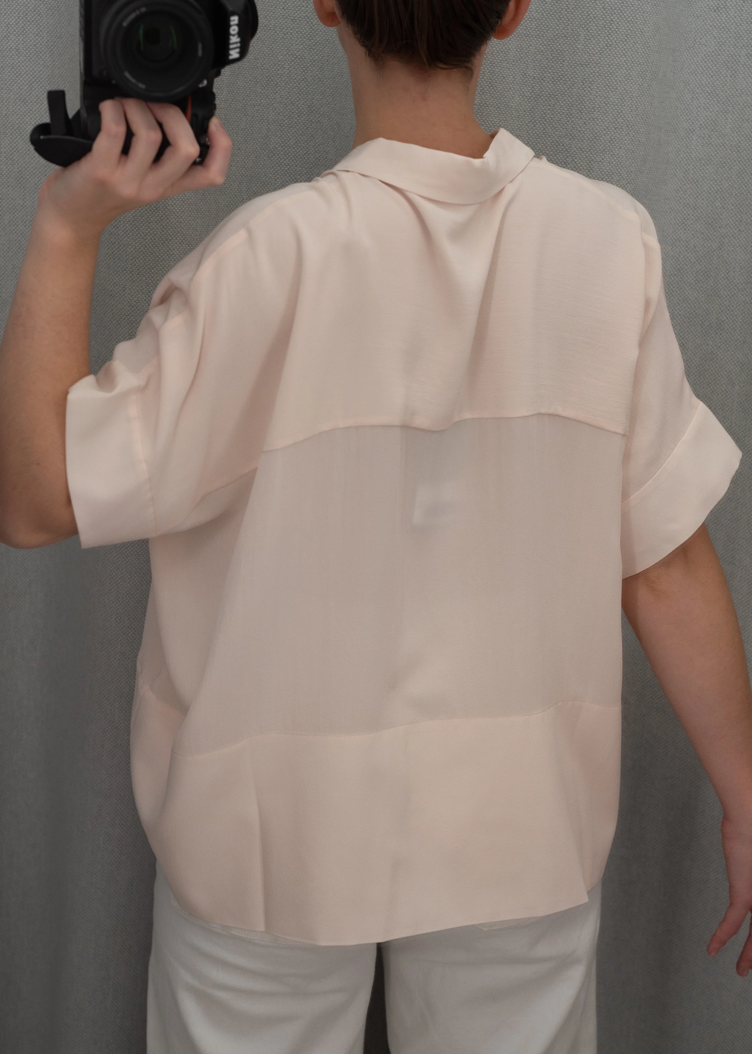 Everlane The Clean Silk Short-Sleeve Square Shirt - Size 6 - Back View