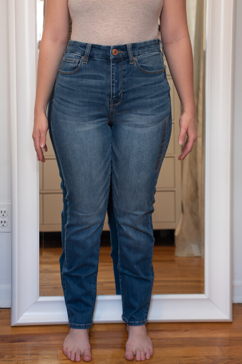 HOW TO TELL IF YOUR JEANS *ACTUALLY* FIT — The Petite Pear
