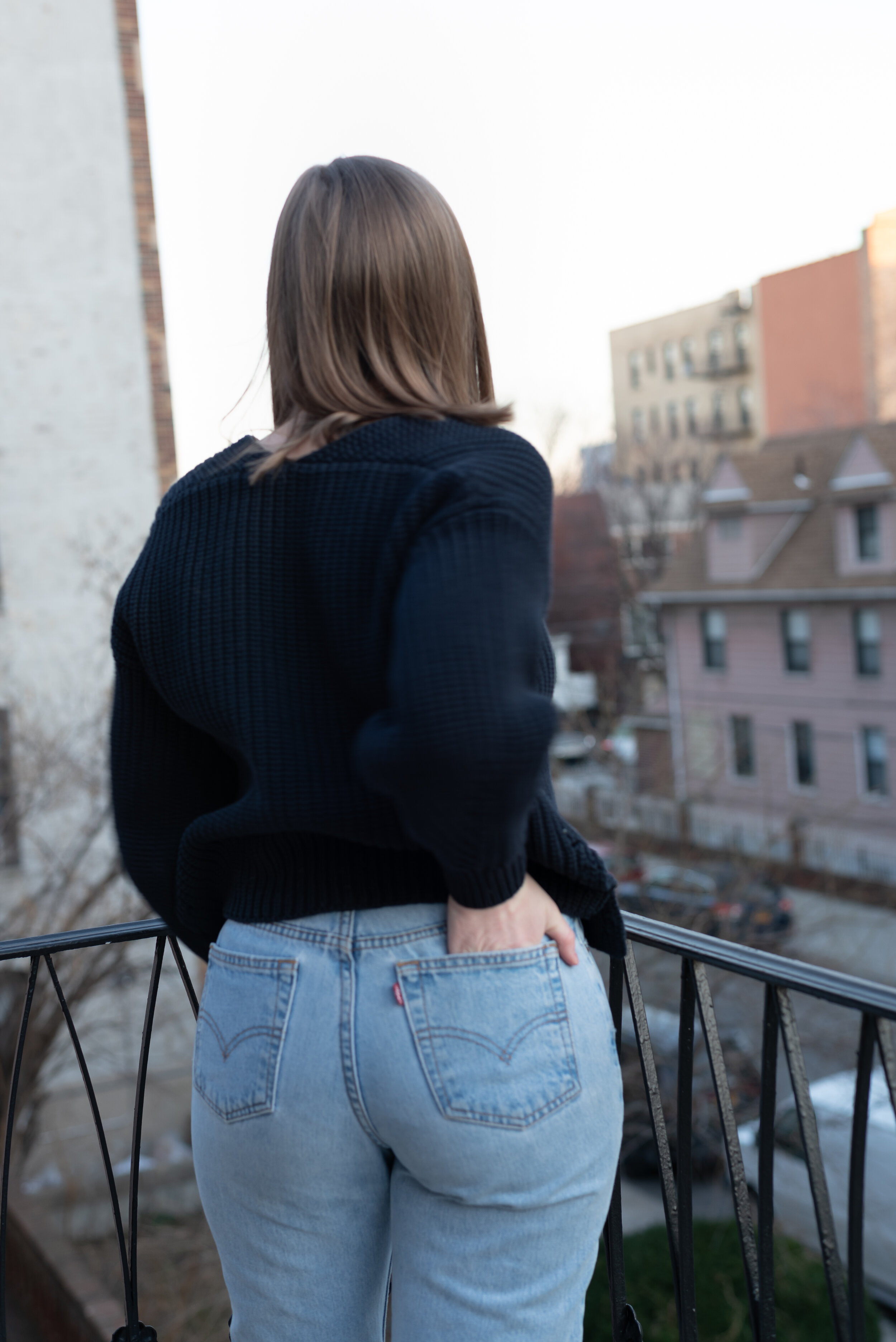 HOW TO TELL IF YOUR JEANS *ACTUALLY* FIT — The Petite Pear
