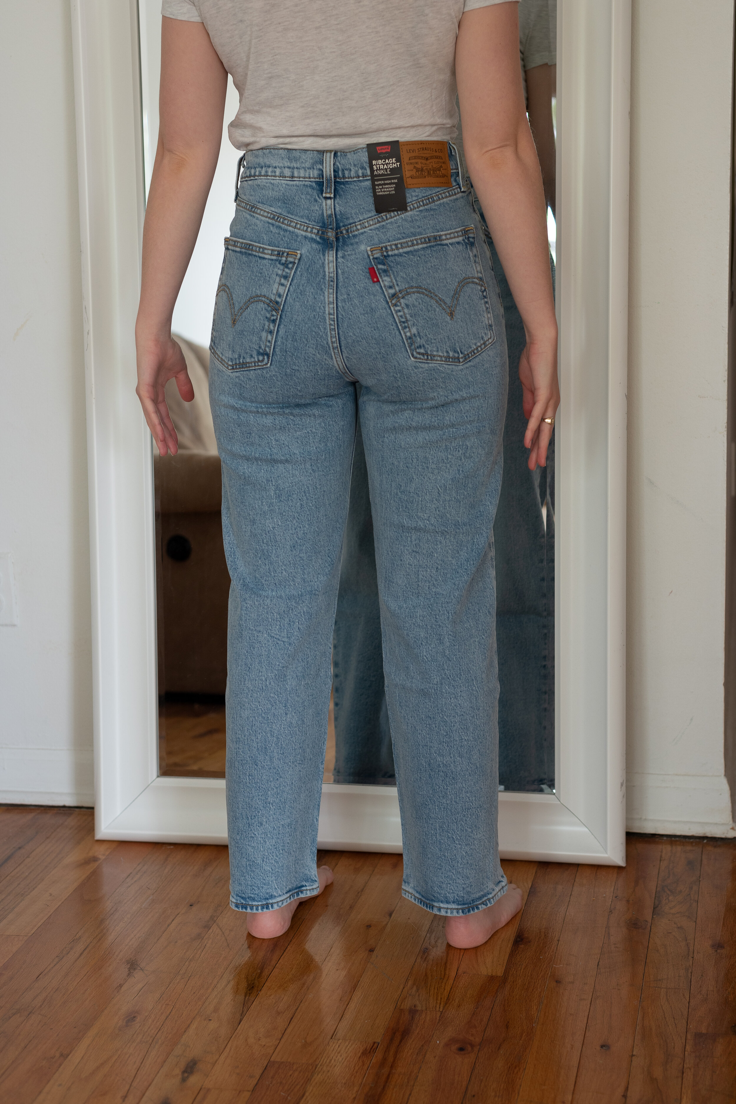 ARE LEVI'S JEANS PETITE PEAR FRIENDLY