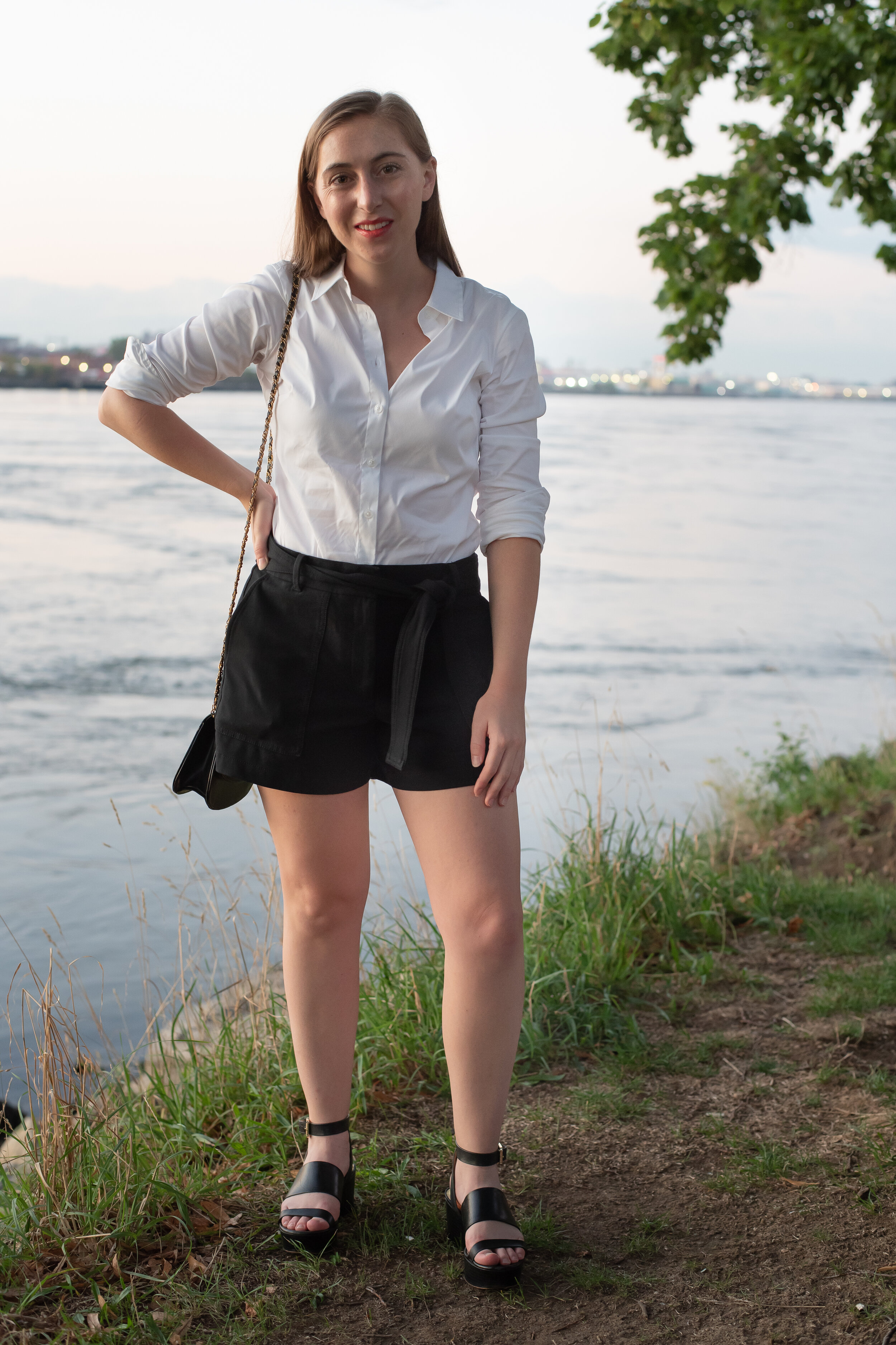 STYLE A WHITE BUTTON DOWN SHIRT 