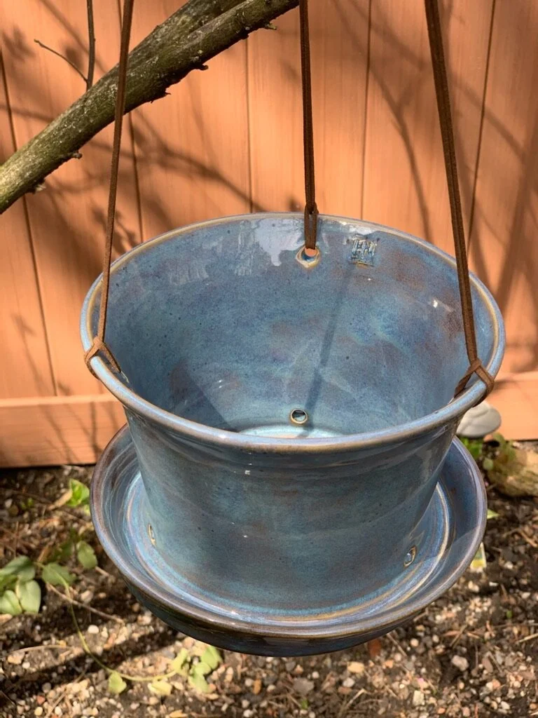 Large hanging pot 