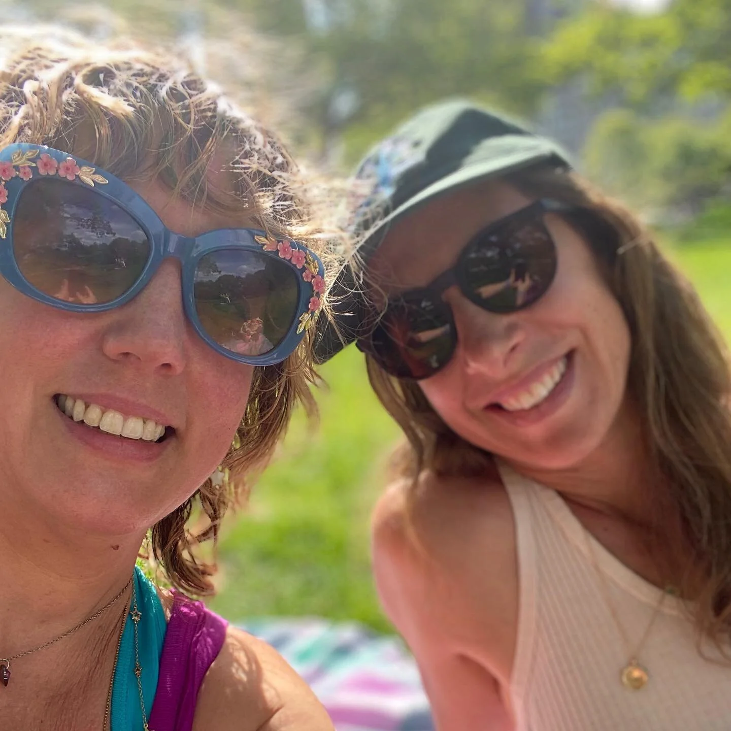 Grateful for the beautiful day yesterday to fill my cup with green grass, blue skies, fine art and my wonderful friend  @julia.schwadron.marianelli 

Check out her amazing paintings on her profile 👀💜

Shop normal hours
Wednesday 12-7 
Thursday 12-7