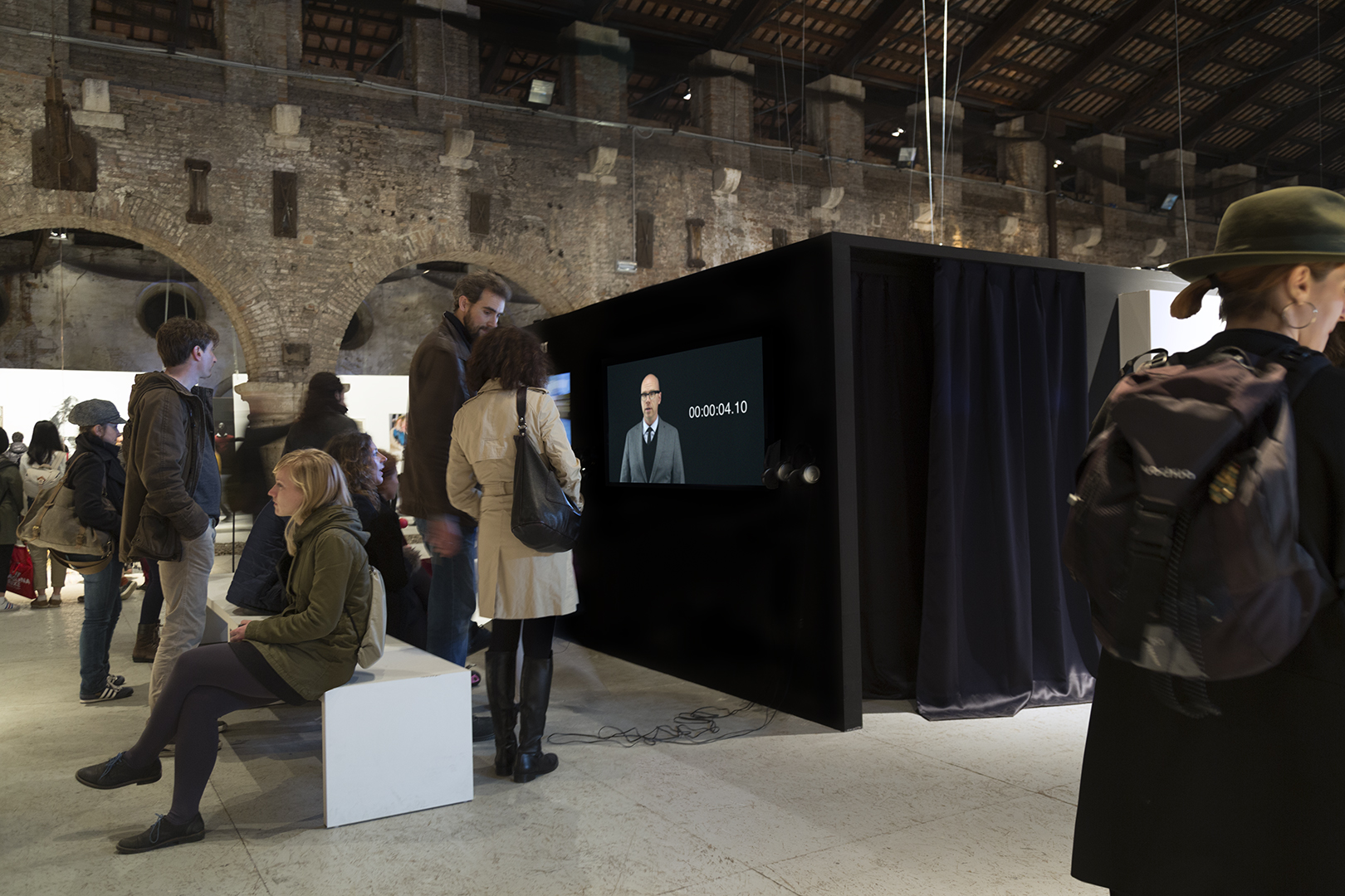     Pandere    r (Seventeen Seconds) ,   2016    Single-Channel Video Installed at the Arsenale   —   Venice, Italy  