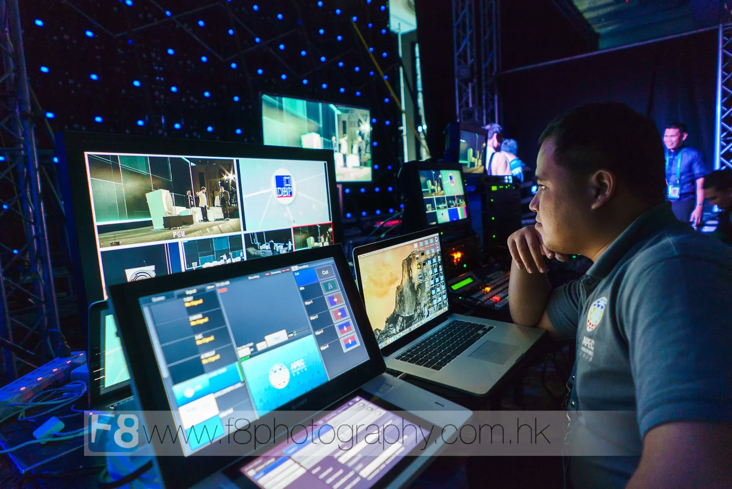 Behind the stage a massive yet flawless operation was run by the production team of Factor168 headed up by Darren Kerr to ensure perfect lighting, sound and visuals supported each head of state for their presentations and discussions.