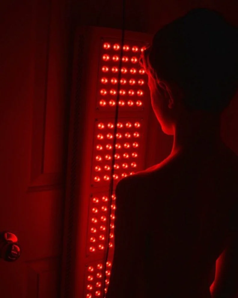 ☀️I&rsquo;m a bit obsessed with sunlight &ndash; not just for what we see, but what we absorb. Light literally fuels our cells, boosts mood, energy, skin, hormones and more.

❤️I just wrote a deep-dive on red and near-infrared light therapy &ndash; h