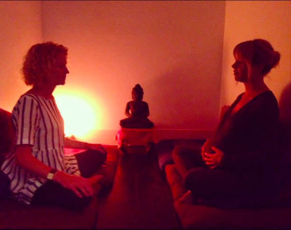Le Yoga prénatal est un moment privilégié de rencontre entre votre corps, votre esprit et celui de votre futur bébé.
