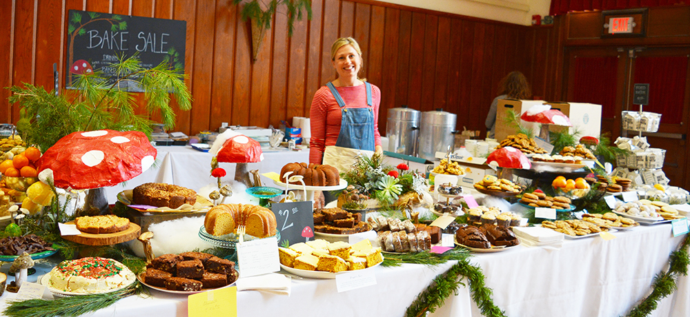 First grade parents rocked the bake sale table, decorating it with a cornucopia of woodland arrangements, colorful toadstools, and moss characters. Thank you to the whole community for loading it with delicious treats and savory dishes!