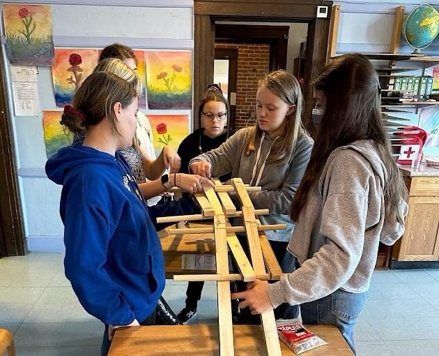 The seventh grade recently embarked on an exploration of Physics with guest teacher, Jeanette Voss. They learned about simple machines, such as levers, pulleys, and gears. Together, they were challenged to build two self-supporting DaVinci bridges, s