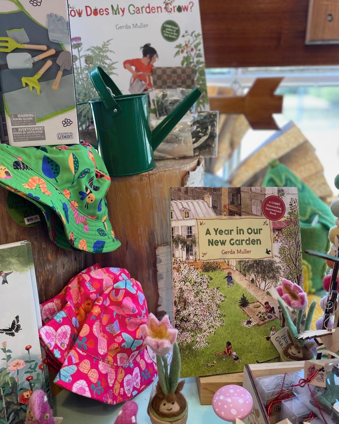 It&rsquo;s garden time!  Get out and dig in the dirt with your little ones - and read about it too!
-
-
@homespunwaldorf @waldorfschooloflexington #outdoorkids #gardening #diginthedirt #florisbooks #gerdamuller #flowerpower #shopsmall #lexingtonma