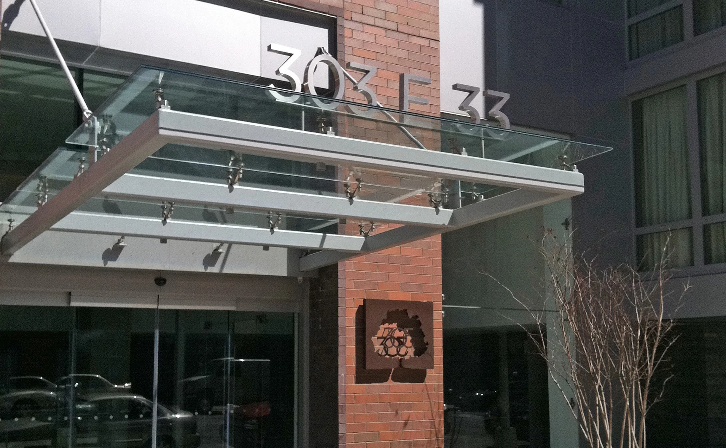 80 METROPOLITAN AVE  |  EXTERIOR & INTERIOR WAYFINDING