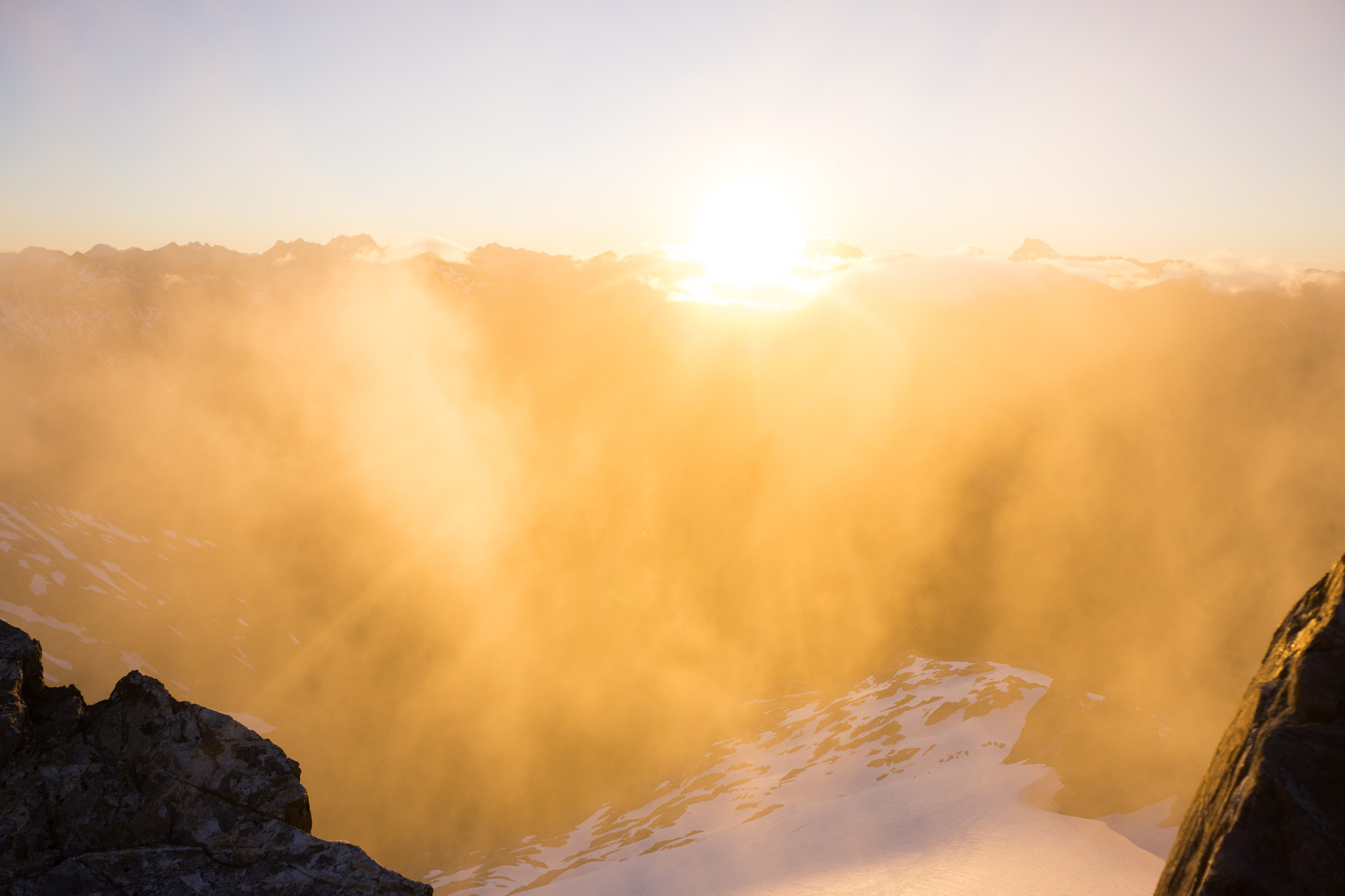 Sunrise form the Southern ridge to mount armstrong