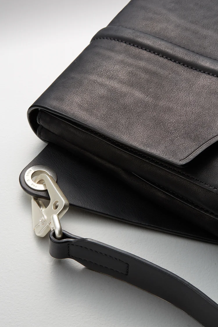 e_v1_aston_crossbody_black_c_072.jpg