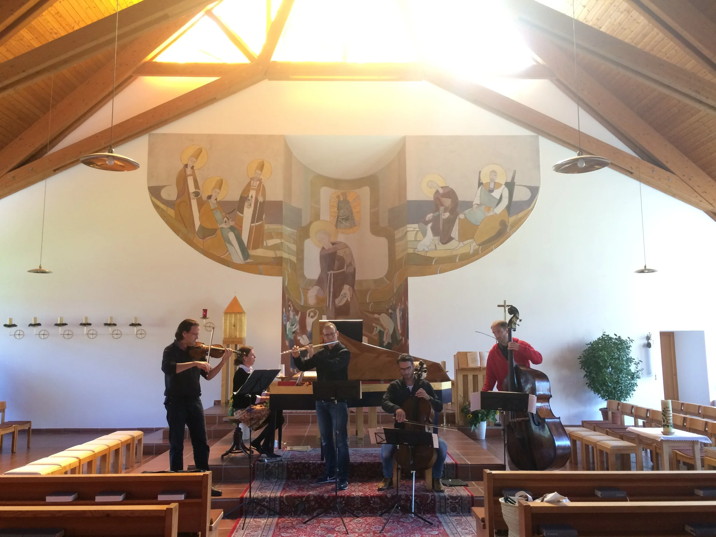 Probe für den dritten Abend in der Pfarrkirche St. Konrad in Abersee. Mit Peter Clemente, Christoph Bachhuber, David Pia, Philipp Stubenrauch und Nicole Heartseeker