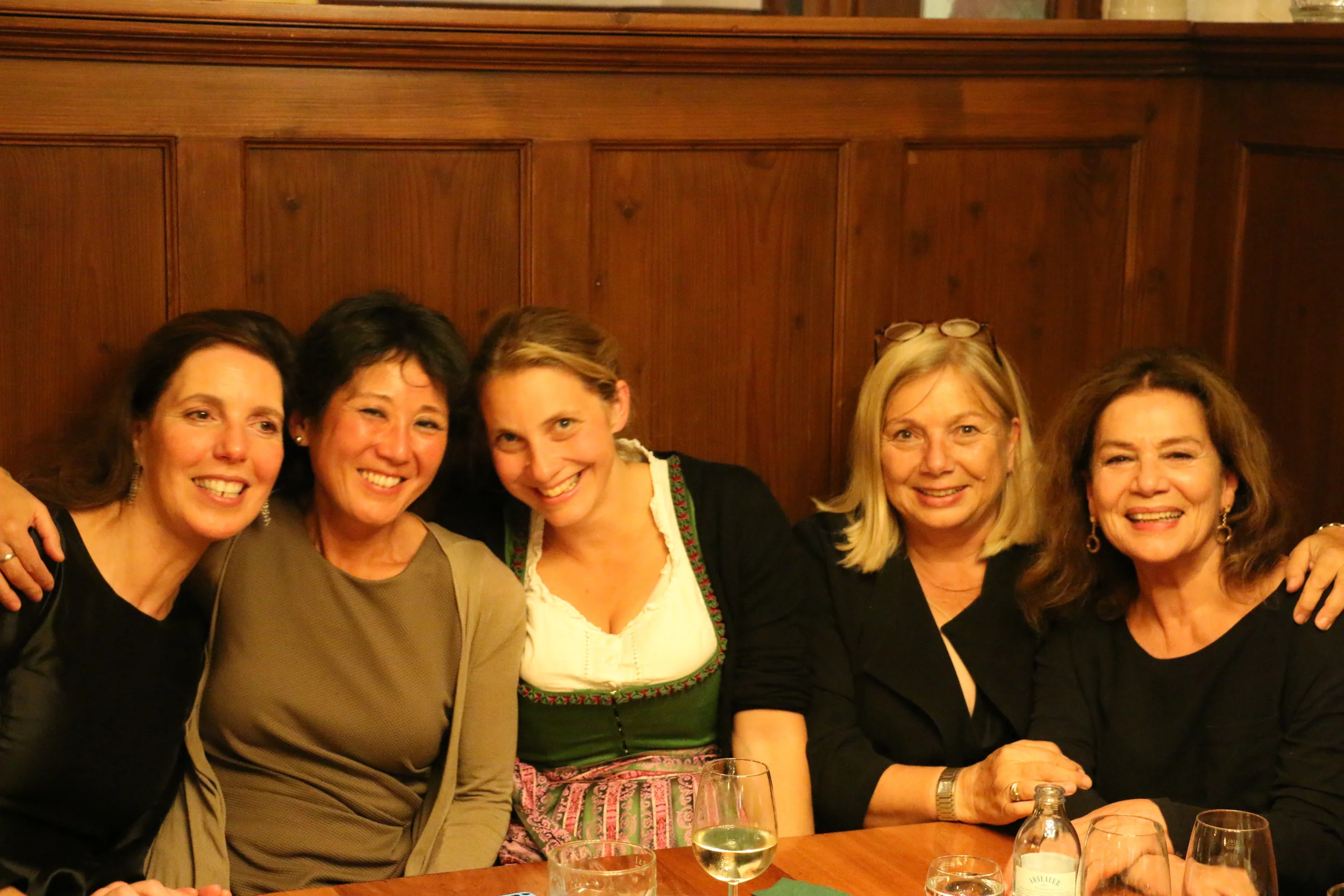 Frauenpower beim Festival: (v.li.n.re.) Nicole Heartseeker (Cembalo), Fumiko Shiraga (Klavier) Marie Reich (Veranstalterin), Uschi Reich (Veranstalterin) und Hannelore Elsner