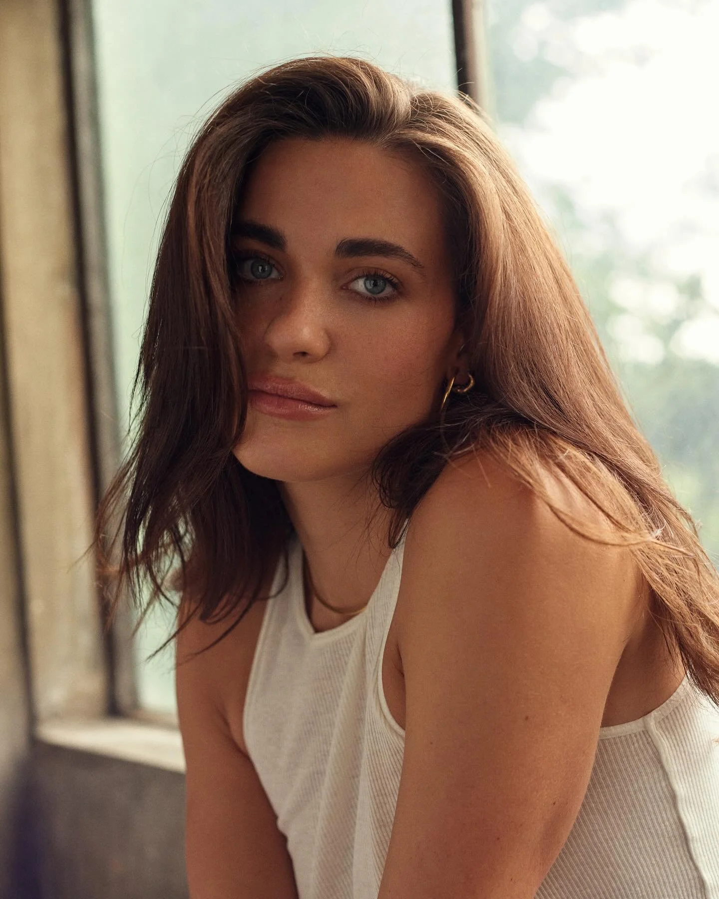 A few shots of @genevievechenneour from a few months ago. Seems right to share these after her Bridgerton debut! 

#london #actress #model #portrait #fashion #netflix #bridgerton #photography