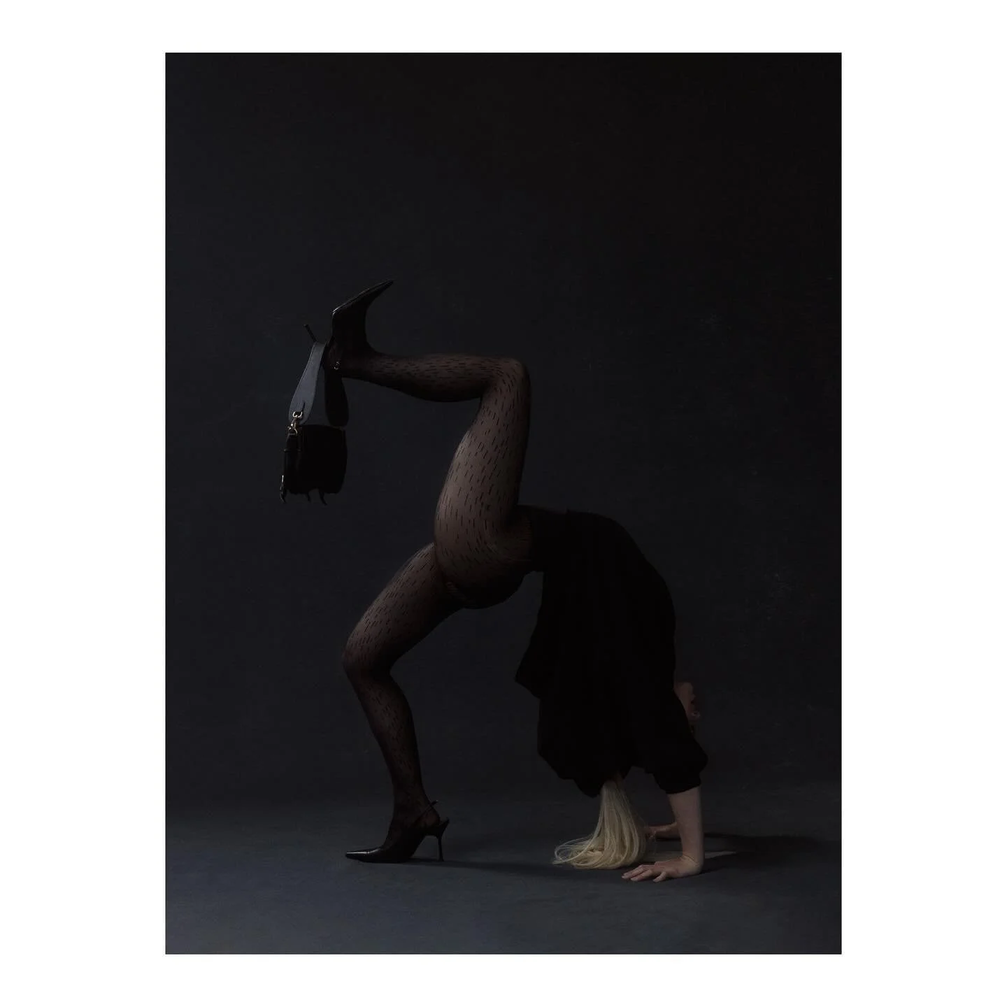 New fashion story for @rollacoaster AW23 

Such a great team- 

Movement director @leejayhoy 
Fashion @christineskowron_ 
Model @kizzyrain 
Mua @ejones.hmua 
Hair @hairby.maiko 
Assisted @raphaelleorphelin 
Video @simsnotebook 

#london #studio #edit