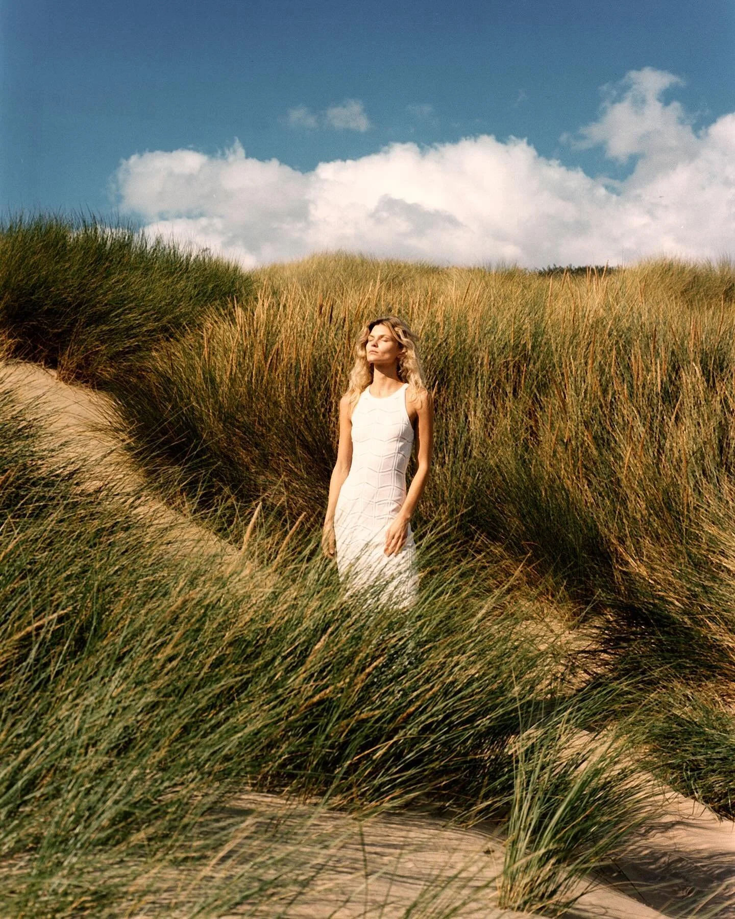 Seems like a good time to reminisce about the sunshine&hellip; 

A trip to the beach with @synnoveardal on film, hand printed @rapideye.darkroom 

#london #portrait #fashion #editorial #photography #film #shootfilm #kodak #madeatrapideye