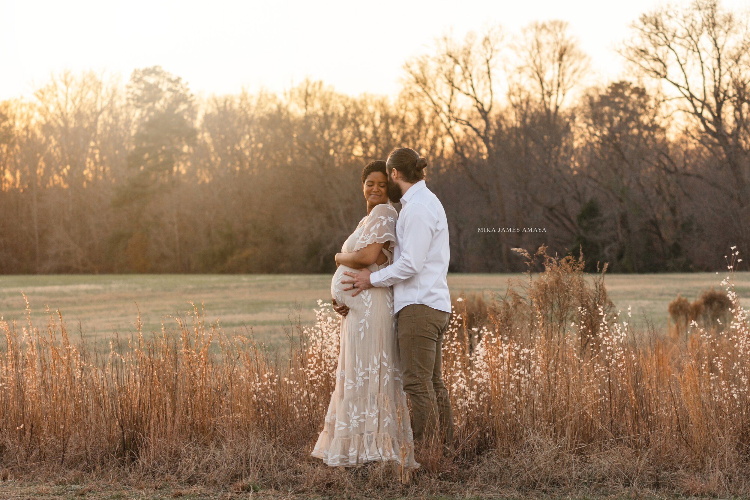 outdoor maternity session / sunset photos in raleigh