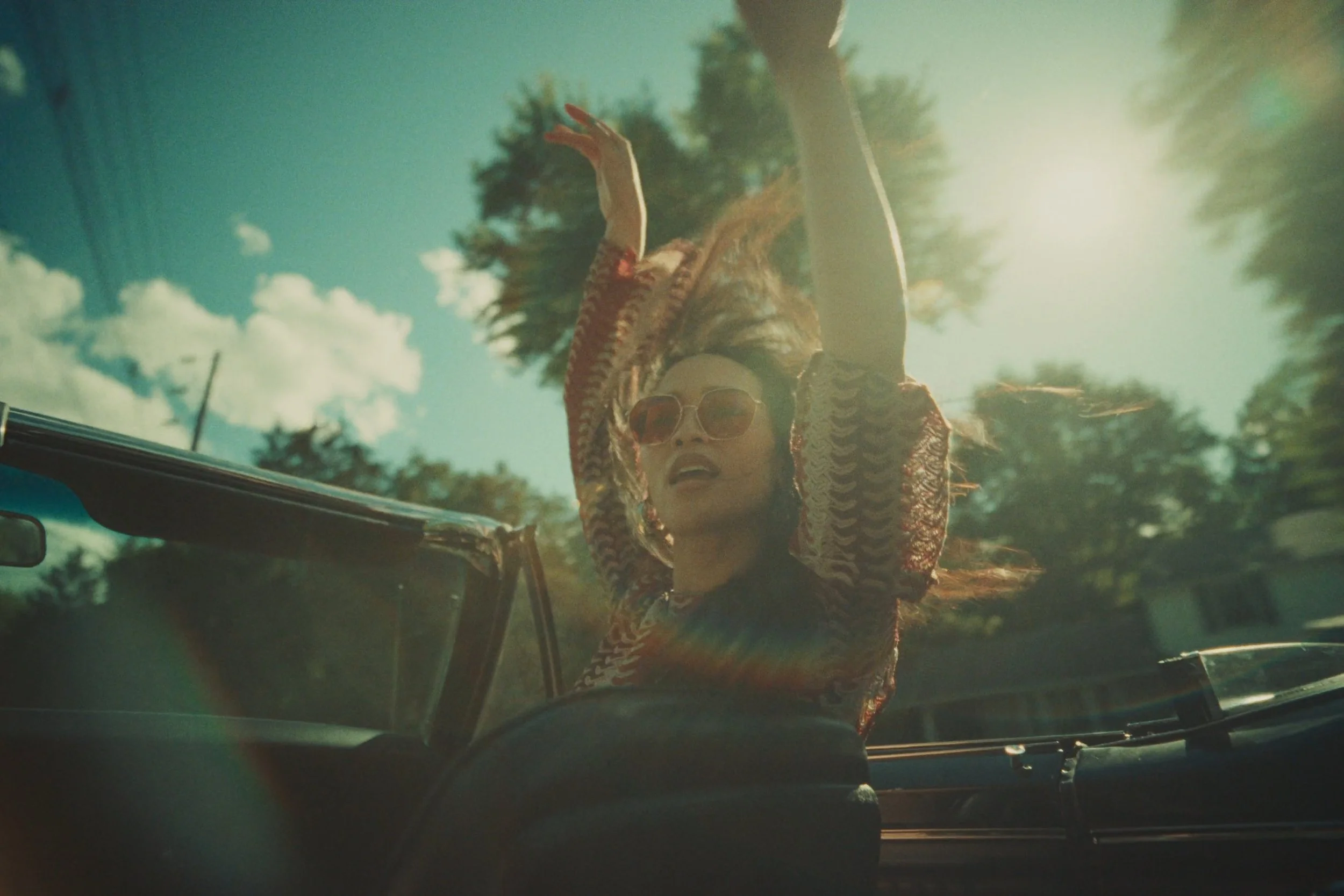 VS--Vimeo-ChynnaLewis-YouMeTheRoad-0’26”.jpg