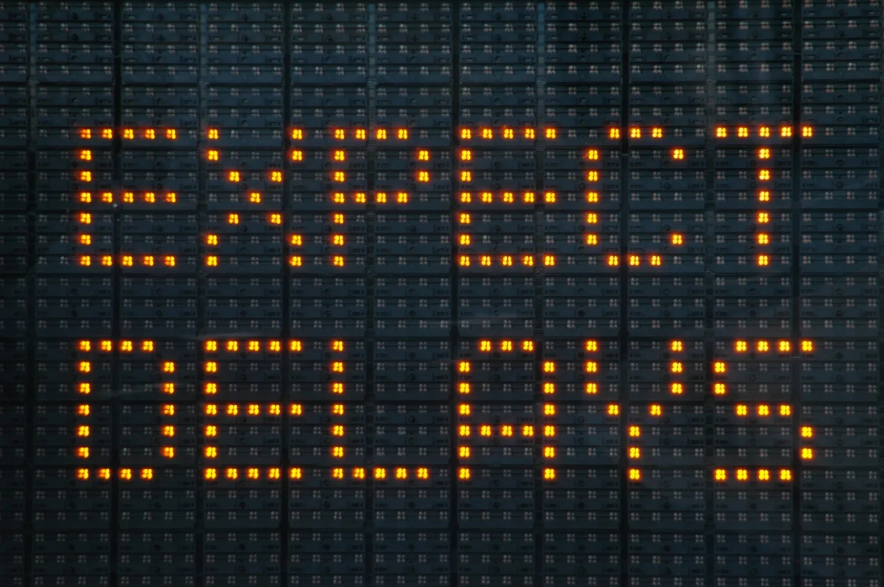 Road construction sign telling motorists to expect delays