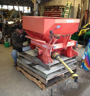 kuhn spreader.jpg