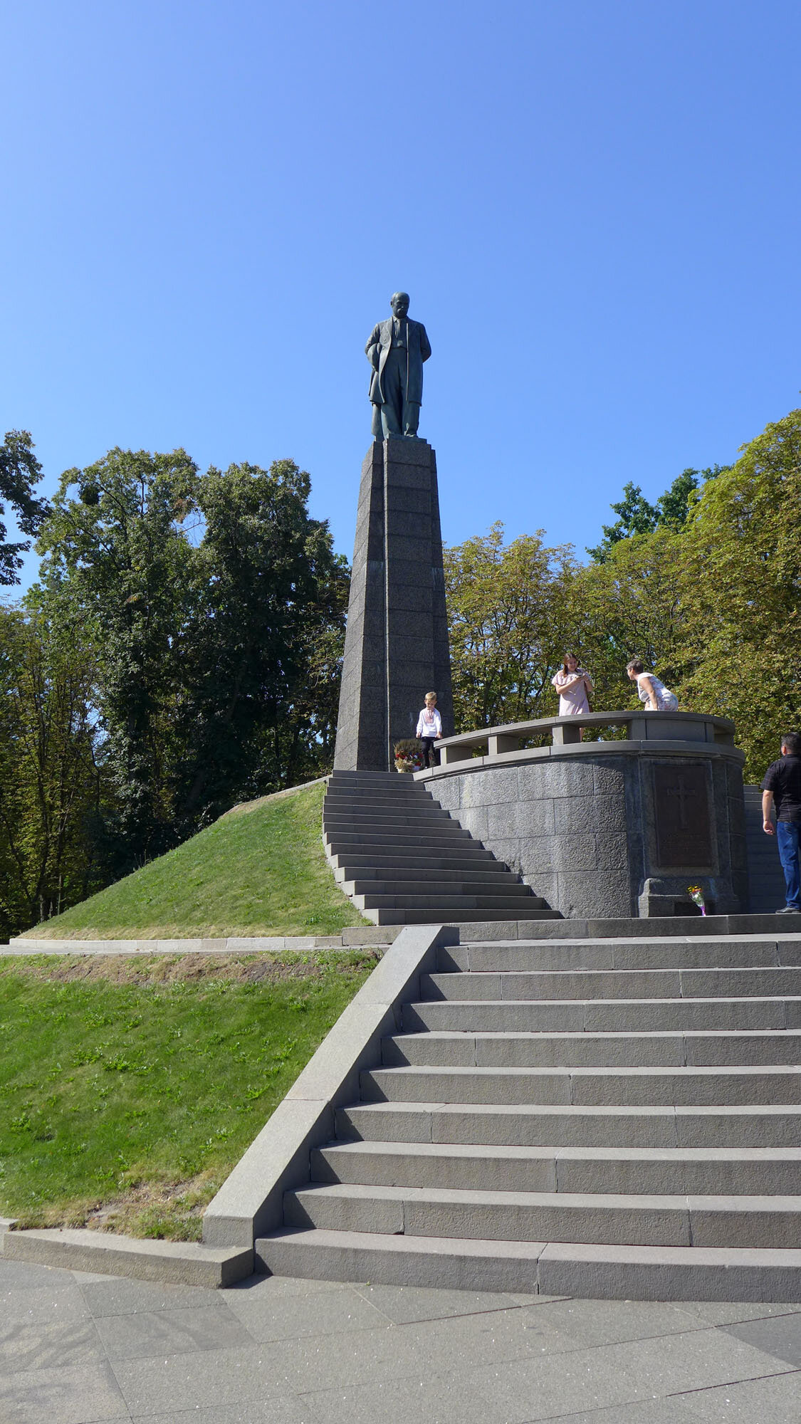 Пам'ятник Т.Шевченку.jpg