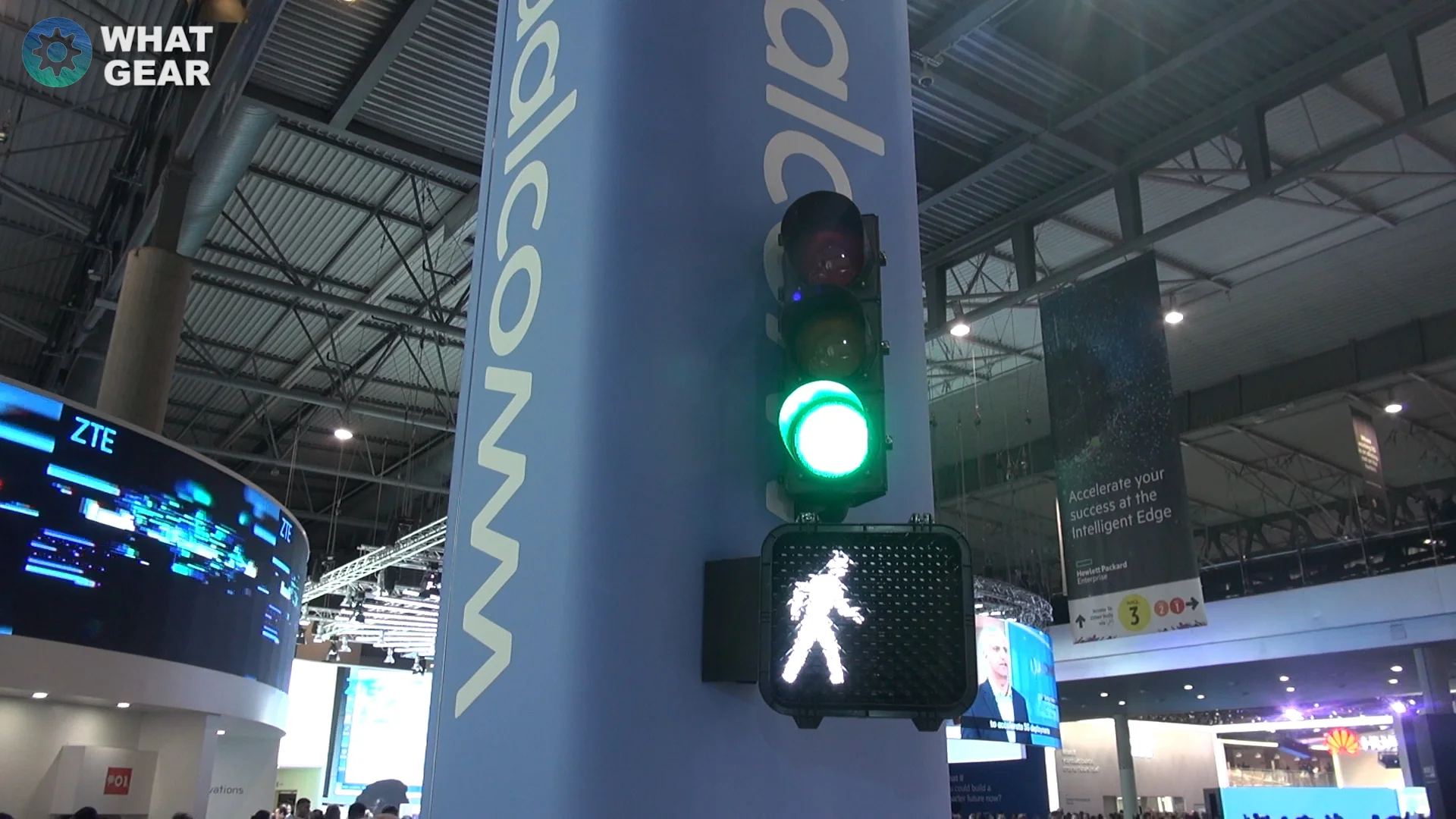 qualcomm cv2x car.jpg