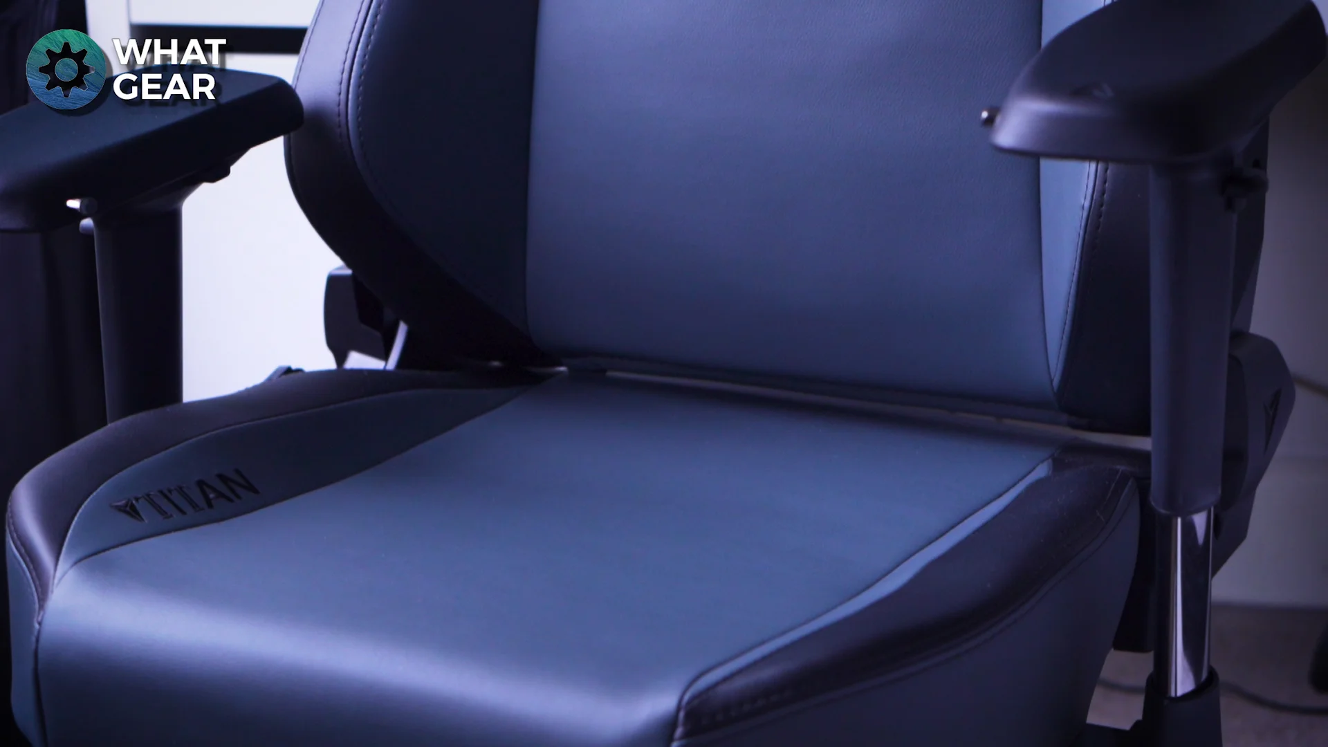 secretlab titan pu leather .jpg
