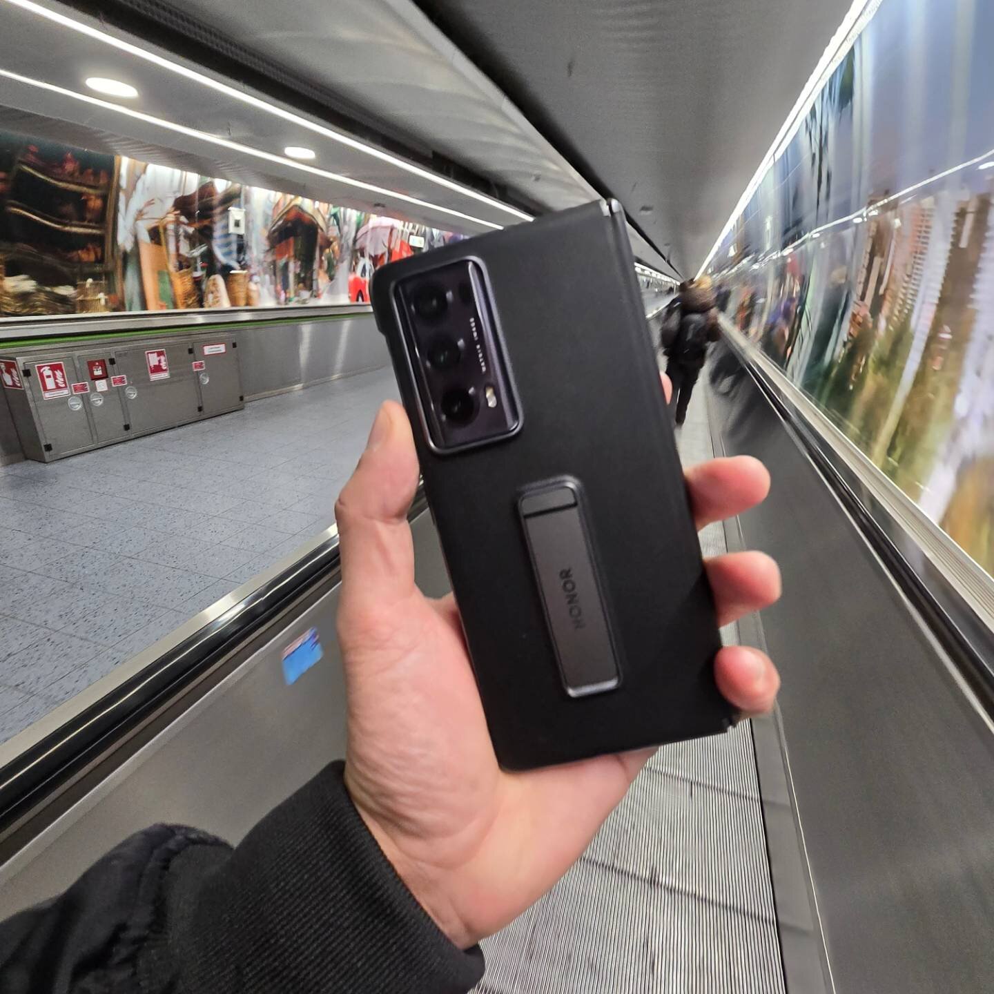 The #HonorMagicV2 is the world's thinnest and lightest folding phone! It's also maybe the best travel companion for anyone who likes watching movies on a plane! ✈️📱🎥 #travel #technology #innovation