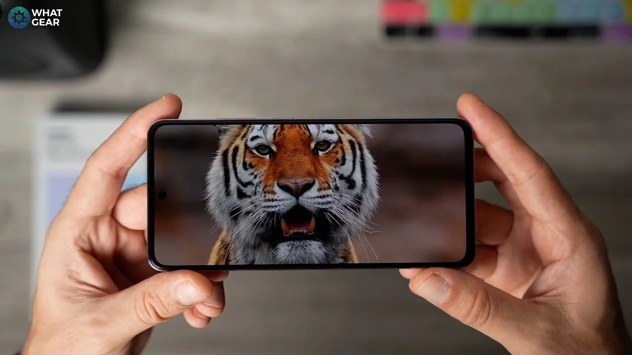 Oppo Reno 12FS review display 3.jpg