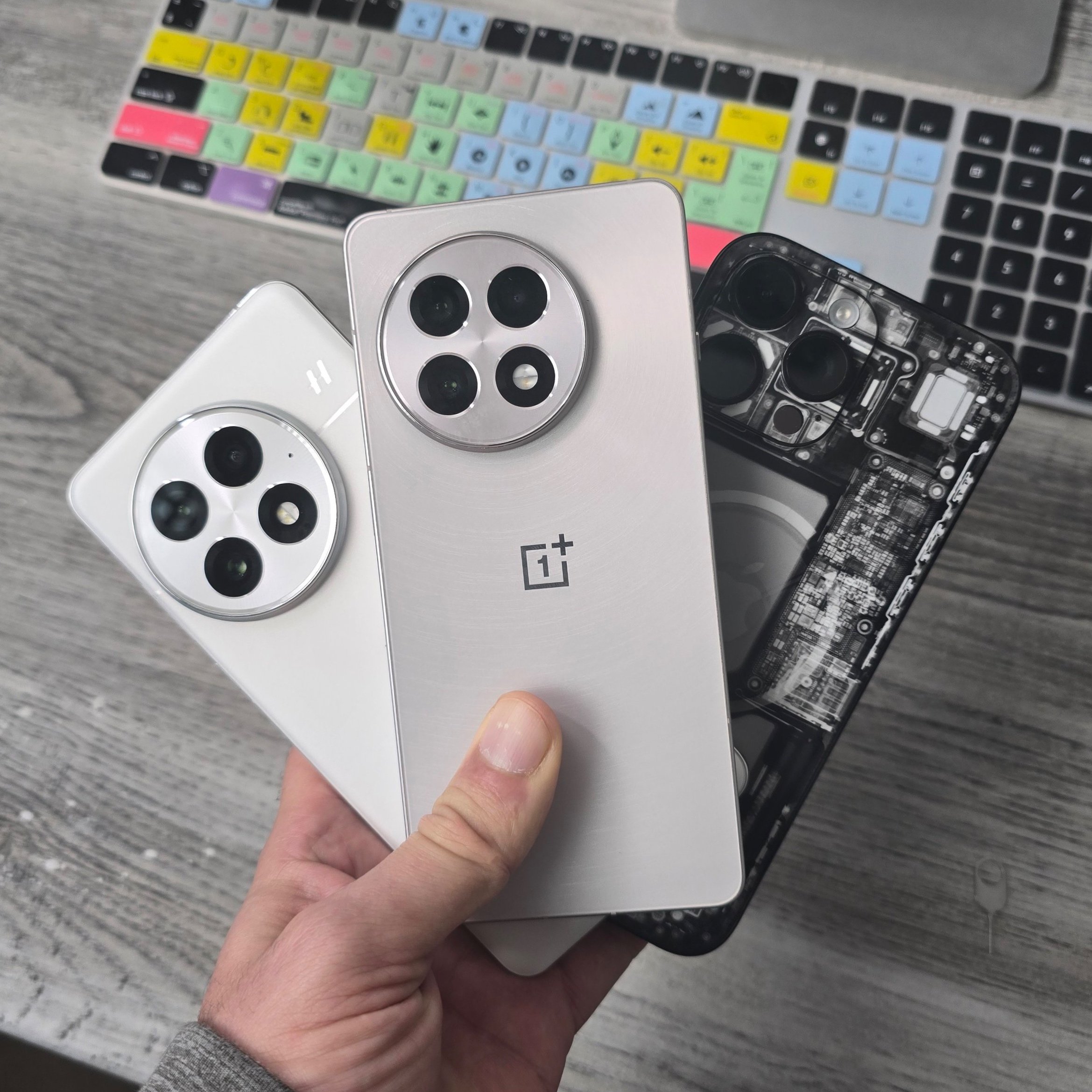 OnePlus 13R vs OnePlus 13 Camera Comparison